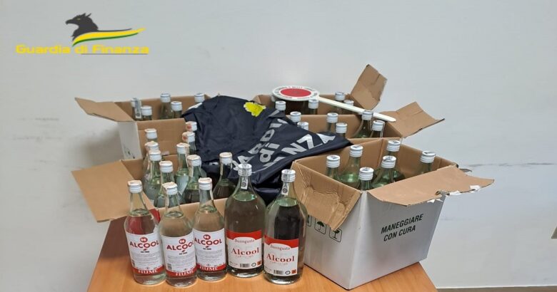 Guardia di Finanza, sequestro, bottiglie, alcolici, contrabbando