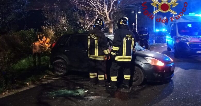 Incidente stradale, esce di strada e si ribalta muore un 63enne