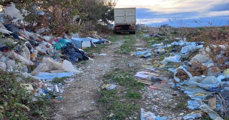 Abbandono, rifiuti speciali, denunciati, imprenditori