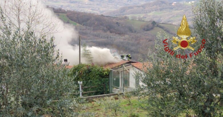 Incendio, fuoco, tetto, casa