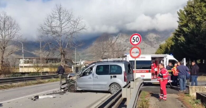 Venafro, incidente, SS 85, scontro, furgoncino, tir