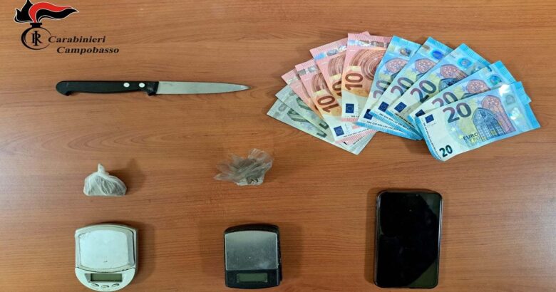 spacciatore, Carabinieri, eroina, arrestato