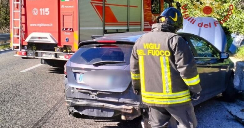 Incidente stradale, scontro, auto, ferito, ospedale