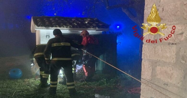 Tragedia, persona, pozzo, acqua