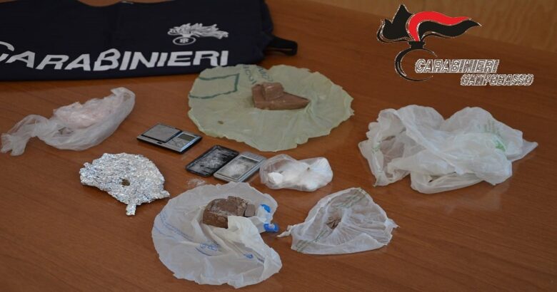 eroina, cocaina, arrestati, spaccio,