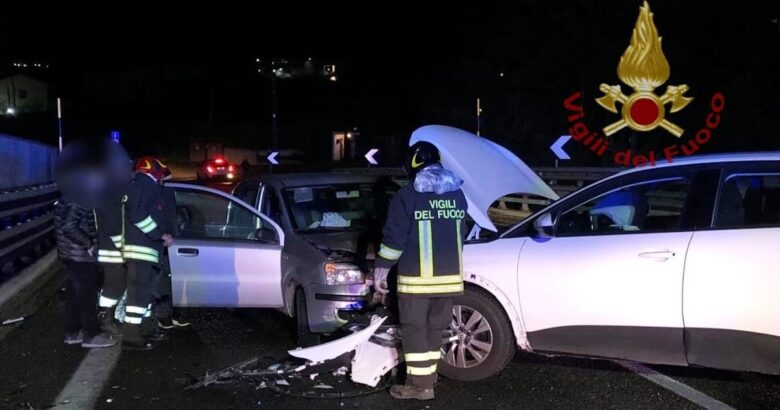 Incidente stradale, frontale, feriti, ospedale