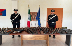 minaccia, moglie, pistola, Carabinieri, arsenale
