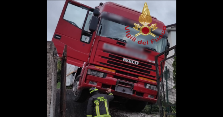 camion-muretto-sospeso