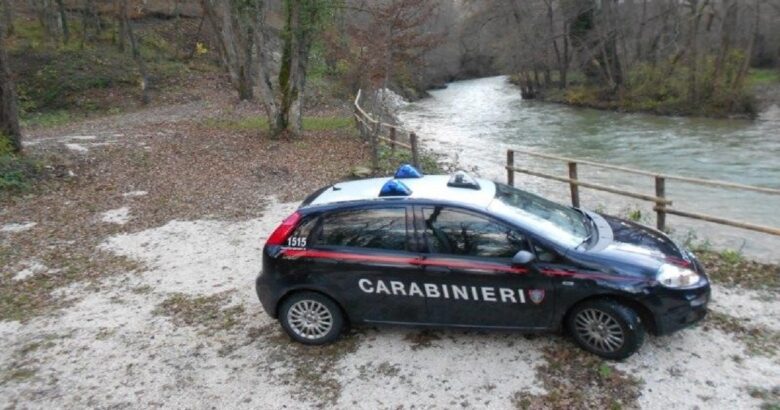 Furto, pietrame, fiume, denunciate