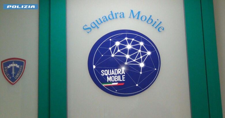 Furto, supermercato, ladro, telecamere