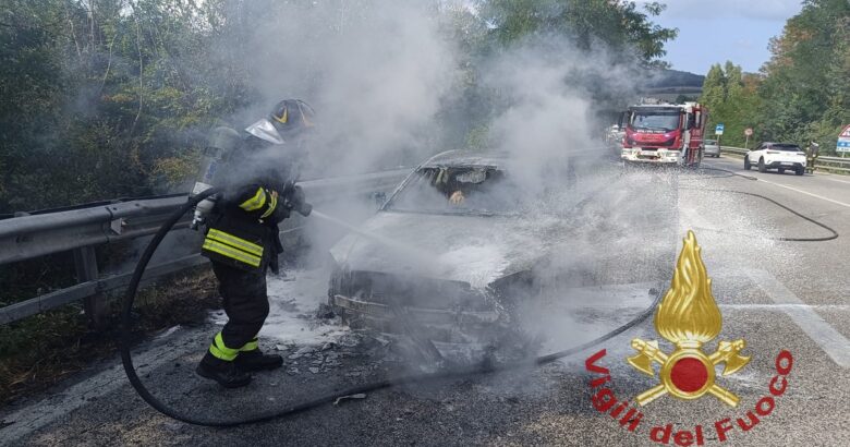 Auto, fuoco, SS87, famiglia