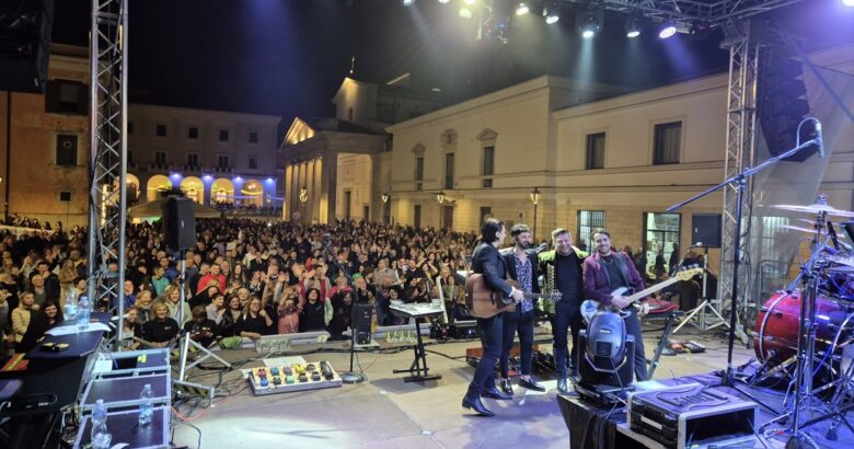 ISERNIA, Santi Cosma e Damiano, Piazza Andrea d'Isernia, Coontrasto