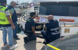 sequestrata, imbarcazione, Guardia di Finanza