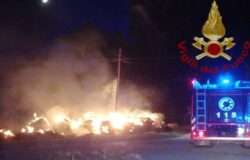 Inferno, fuoco, campagne, rotoballe, fiamme