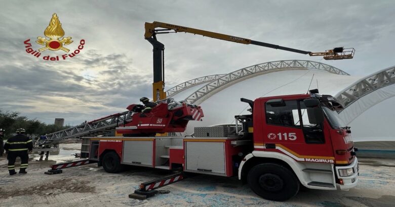 Pozzilli, operaio, cestello, altezza, salvato, Vigili del fuoco