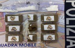 hashish, cocaina, arrestato, giovane, spacciatore