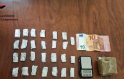 Spacciava, hashish, “pusher”, arrestato, Carabinieri