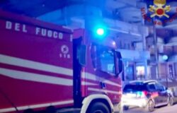 Incendio, fiamme, pianerottolo, abitazione, Vigili del fuoco