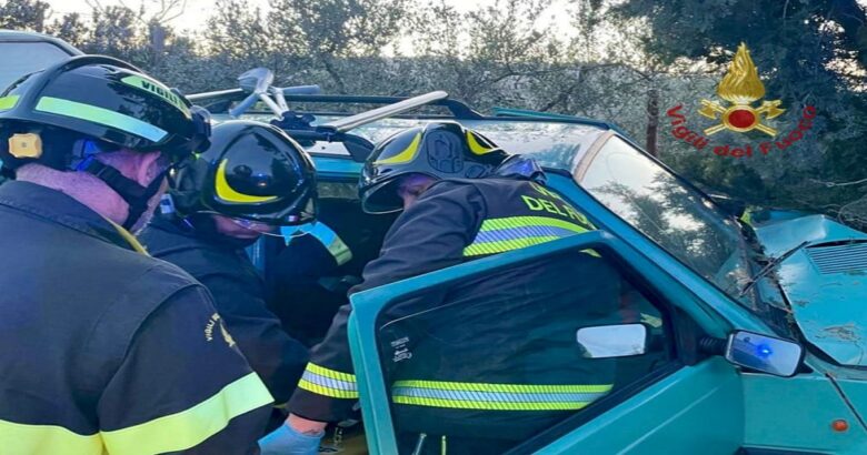 Incidente, auto, fuori strada, ospedale