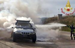 incendio-auto-fiamme-vigili-del-fuoco