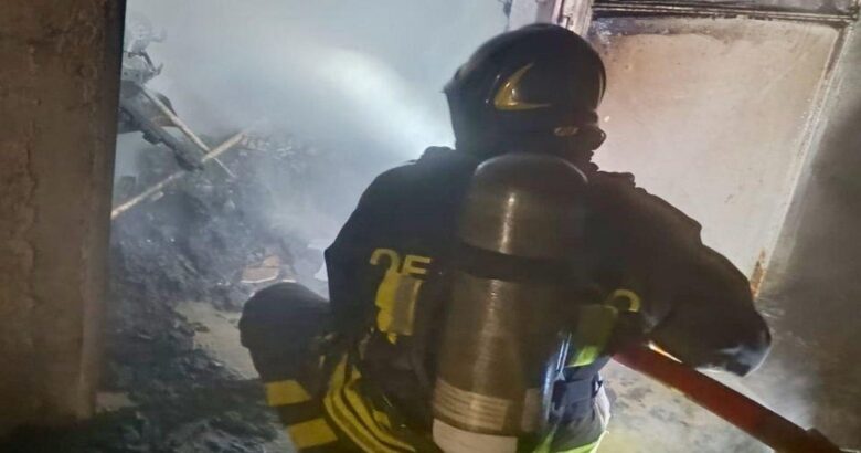 Incendio, rimessa, Vigili del fuoco