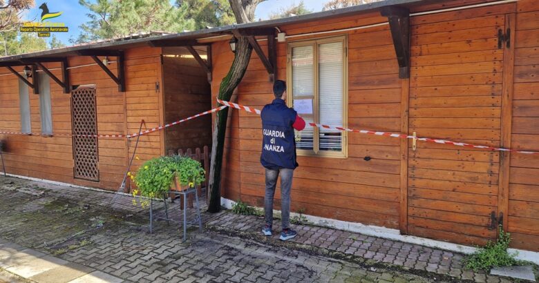 sequestro, area demaniale, manufatti abusivi