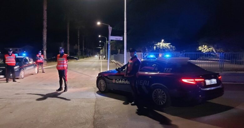 alt, scappa, donna, bloccata, arrestata, Carabinieri