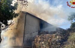 Incendio, fienile, casolari, Vigili del fuoco