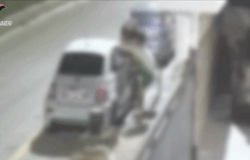 Auto rubate, riciclaggio, Carabinieri, misure cautelari