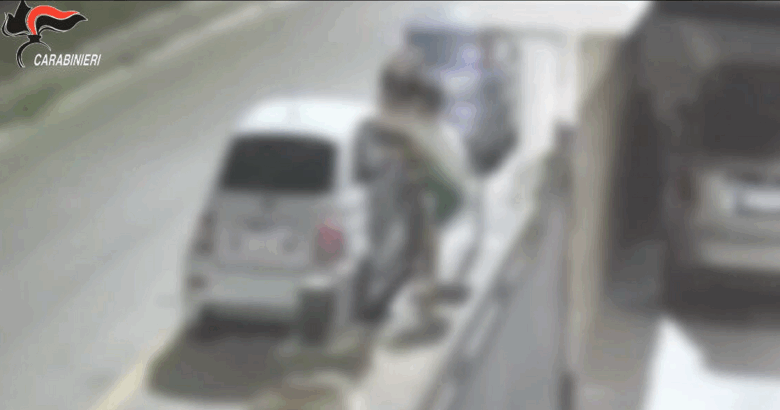 Auto rubate, riciclaggio, Carabinieri, misure cautelari