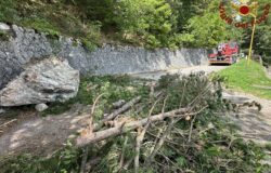 Caduta massi, strada provinciale, Vigili del fuoco