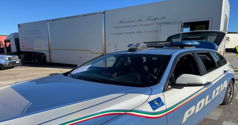 Documenti falsi, camion, denunciato, conducente