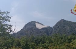 Ferragosto, fuoco, monte Castelnuovo, Vigili del fuoco, fiamme