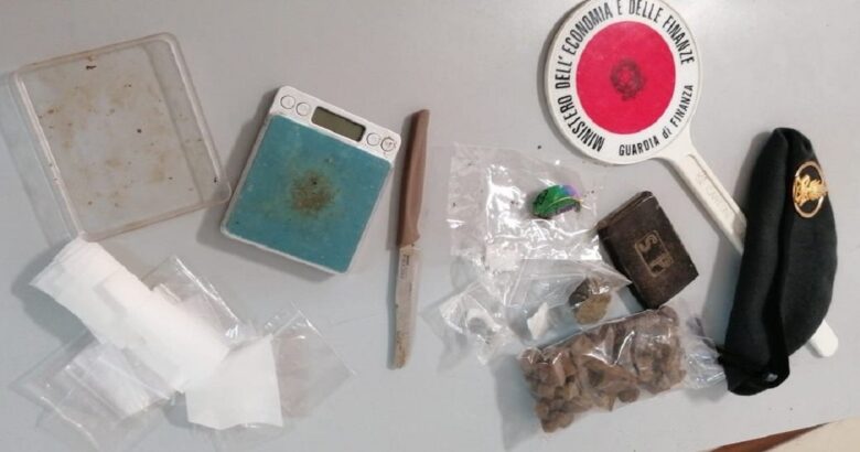 Hashish, denunciato, giovane