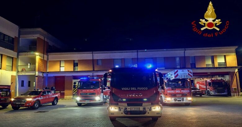 Isernia, persone bloccate, ascensore, vigili del fuoco