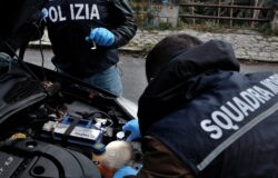 Spaccio, arrestata, donna, corriere, droga
