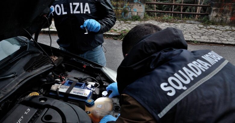 Spaccio, arrestata, donna, corriere, droga