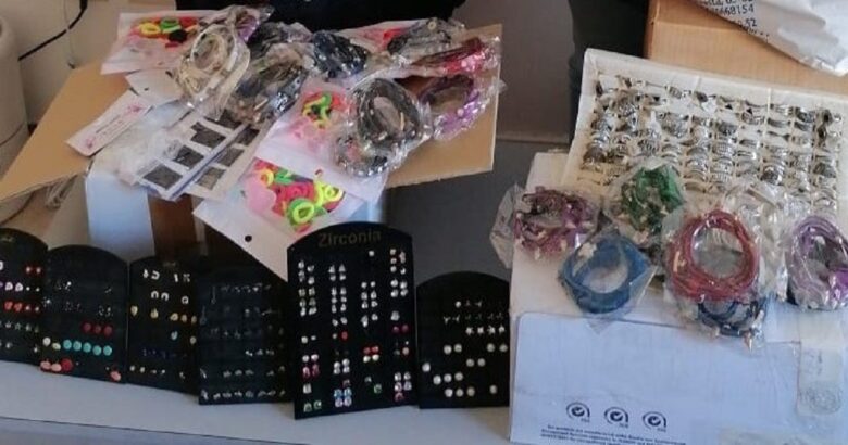 Guardia di Finanza, sequestrati, articoli, bigiotteria