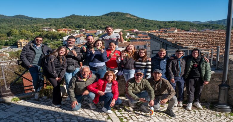 “Viviti Tutt’ Cos’!”, Roccasicura, tradizioni, comunità