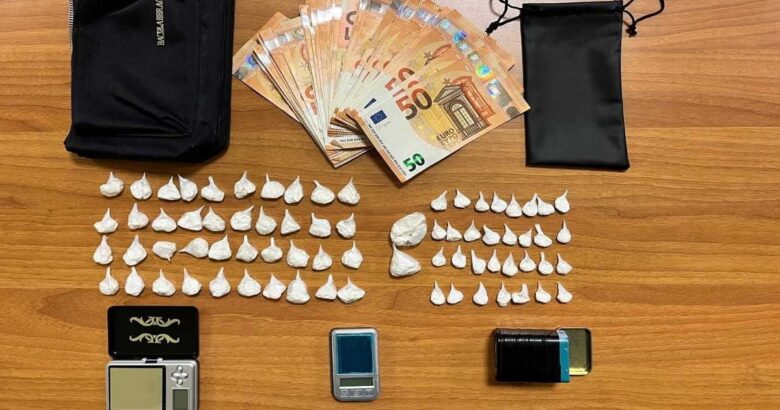 Droga, cocaina, soldi, arrestato