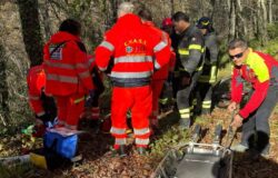 Cade, mountain bike, bosco, ciclista, soccorso, CNSAS, ospedale