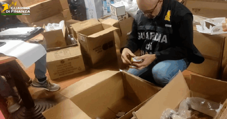 Guardia di Finanza, sequestro, fuochi pirotecnici