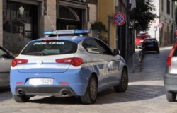 Isernia, profumi, passeggino, donne, Polizia
