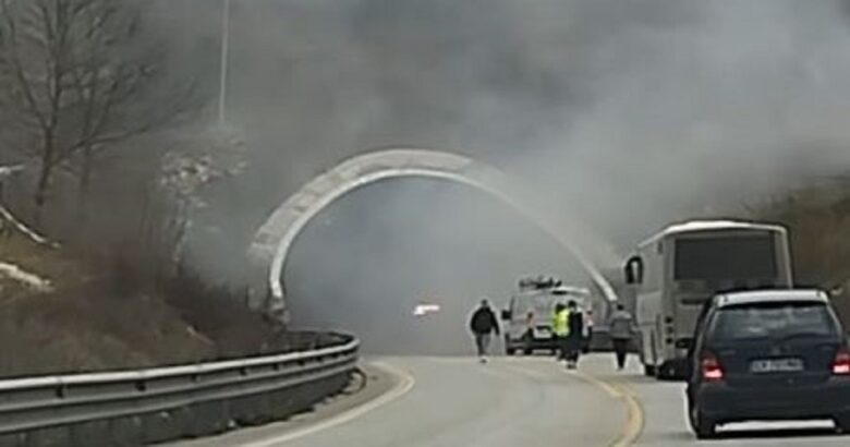 Camion, fiamme, galleria, Trignina, traffico bloccato