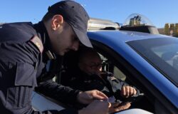 Isernia, ruba, portafogli, negozio, minore, Polizia