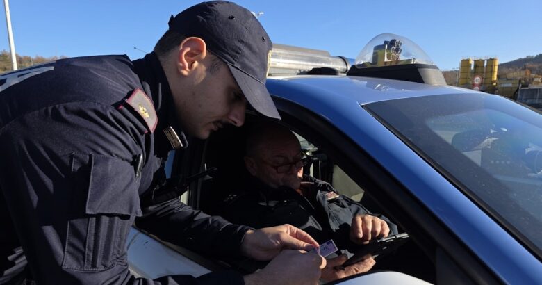 Isernia, ruba, portafogli, negozio, minore, Polizia