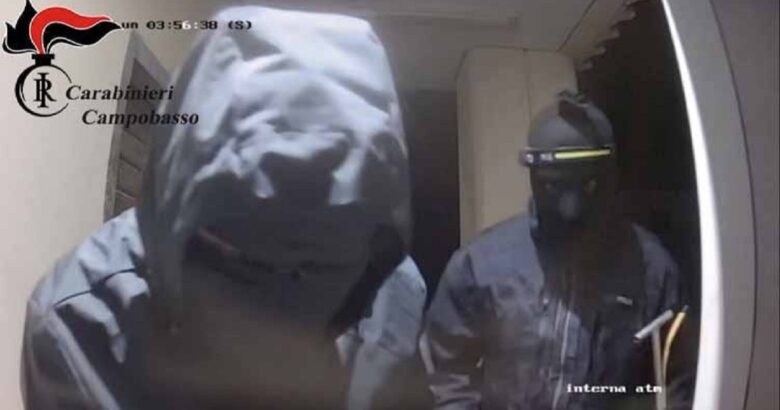 Assalto, Postamat, arrestato