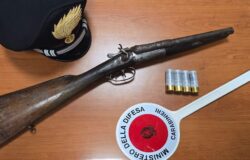 Minacce, arma clandestina, arrestato, Carabinieri
