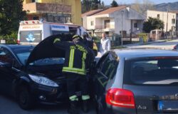 Scontro tra due auto, un ferito e traffico rallentato