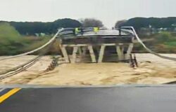 Crollo, ponte, Trigno, auto, fiume, disperso